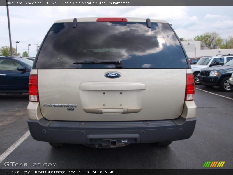 Pueblo Gold Metallic / Medium Parchment 2004 Ford Expedition XLT 4x4