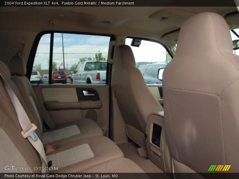 Pueblo Gold Metallic / Medium Parchment 2004 Ford Expedition XLT 4x4