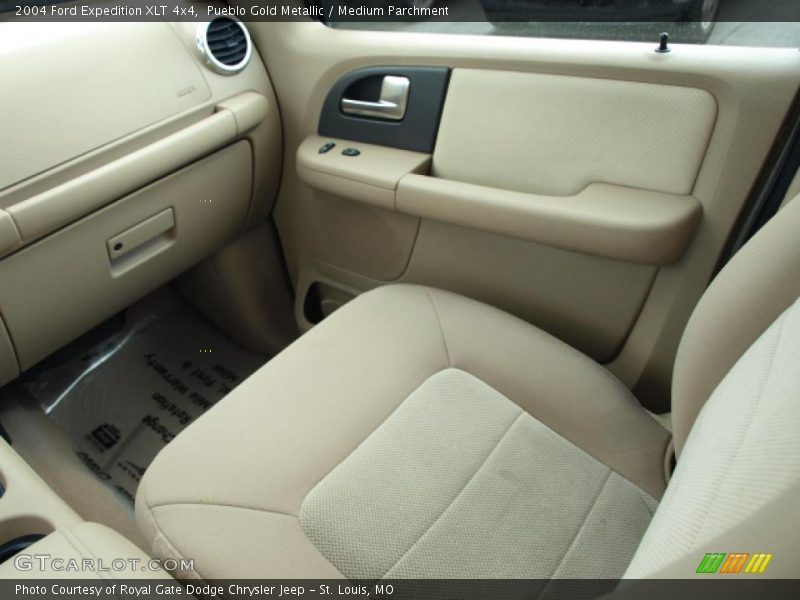 Pueblo Gold Metallic / Medium Parchment 2004 Ford Expedition XLT 4x4