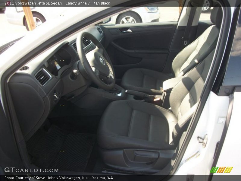 Candy White / Titan Black 2011 Volkswagen Jetta SE Sedan