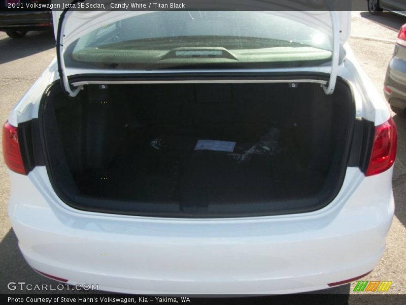 Candy White / Titan Black 2011 Volkswagen Jetta SE Sedan