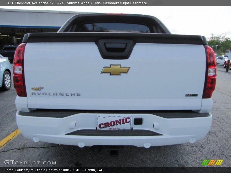 Summit White / Dark Cashmere/Light Cashmere 2011 Chevrolet Avalanche Z71 4x4