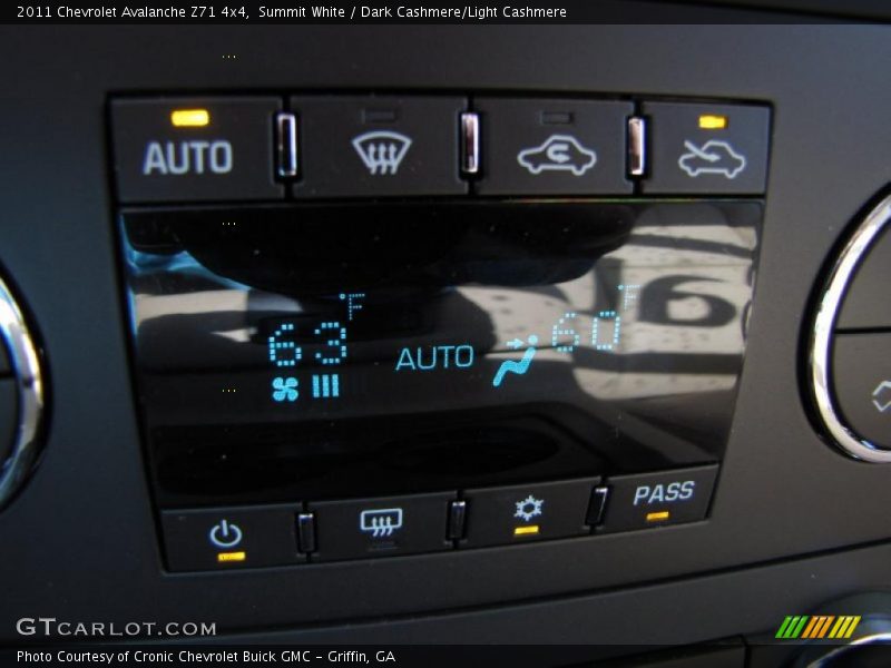 Summit White / Dark Cashmere/Light Cashmere 2011 Chevrolet Avalanche Z71 4x4