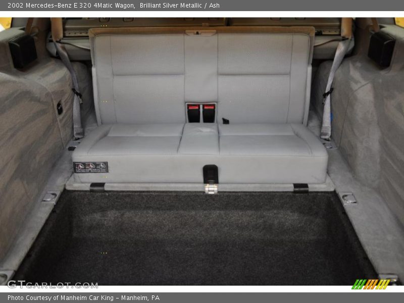  2002 E 320 4Matic Wagon Trunk