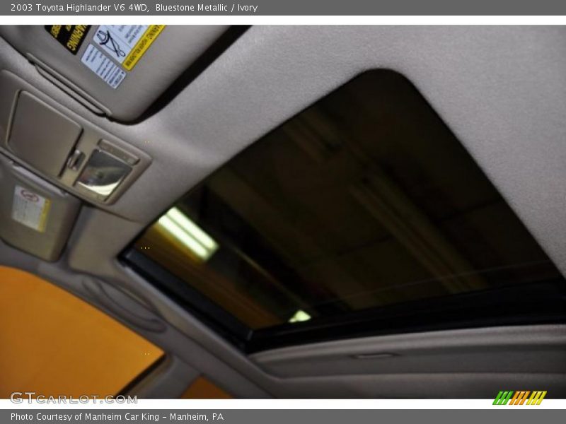 Bluestone Metallic / Ivory 2003 Toyota Highlander V6 4WD
