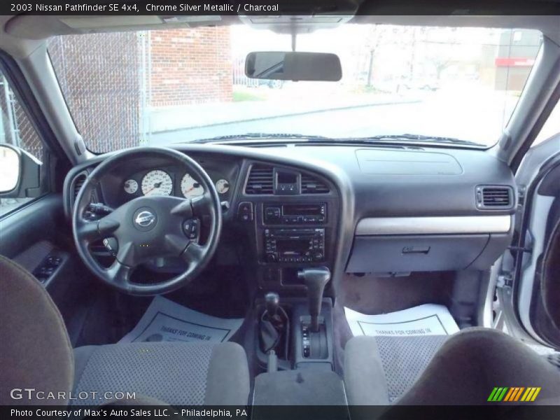 Chrome Silver Metallic / Charcoal 2003 Nissan Pathfinder SE 4x4