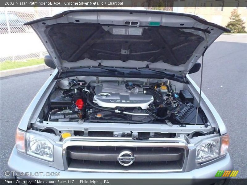 Chrome Silver Metallic / Charcoal 2003 Nissan Pathfinder SE 4x4