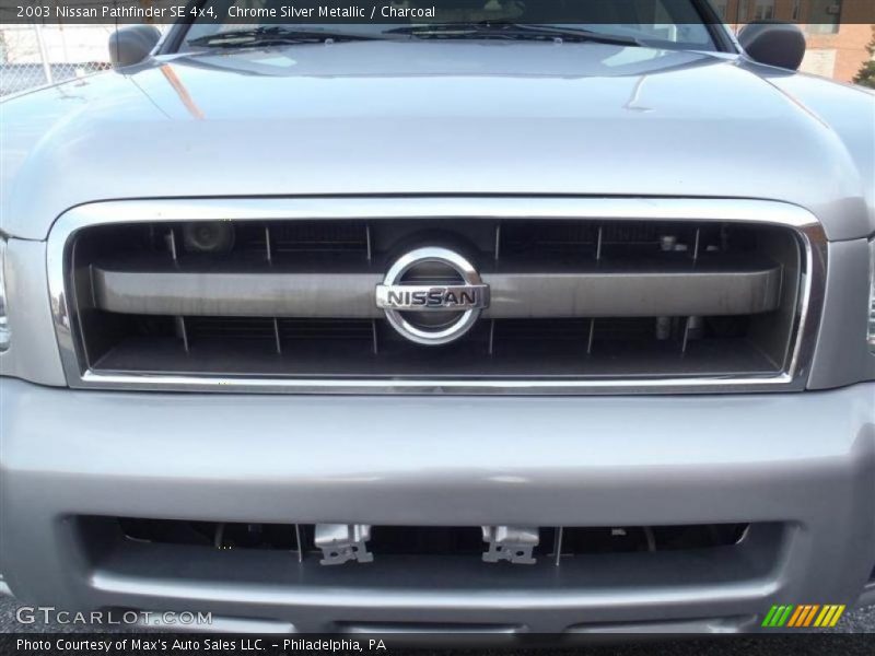 Chrome Silver Metallic / Charcoal 2003 Nissan Pathfinder SE 4x4