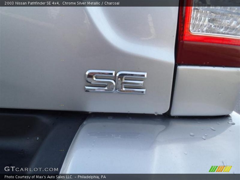 Chrome Silver Metallic / Charcoal 2003 Nissan Pathfinder SE 4x4