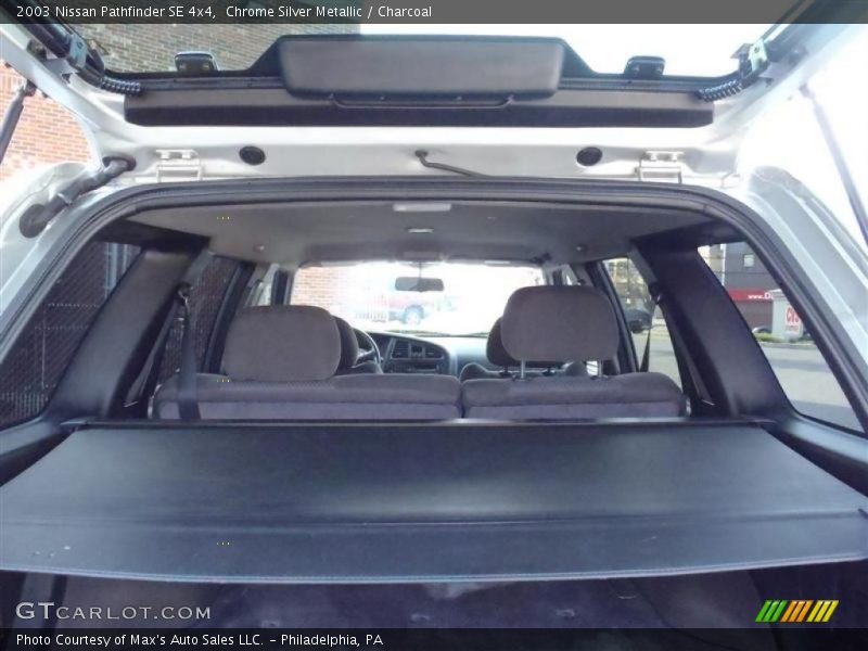 Chrome Silver Metallic / Charcoal 2003 Nissan Pathfinder SE 4x4