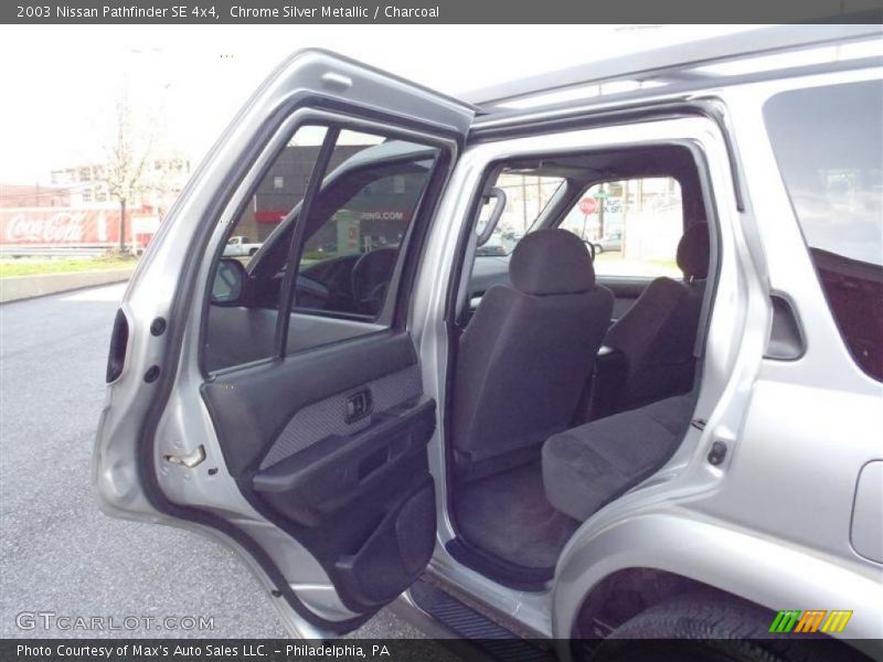Chrome Silver Metallic / Charcoal 2003 Nissan Pathfinder SE 4x4