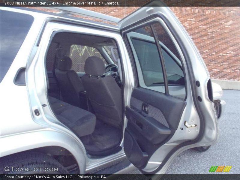 Chrome Silver Metallic / Charcoal 2003 Nissan Pathfinder SE 4x4