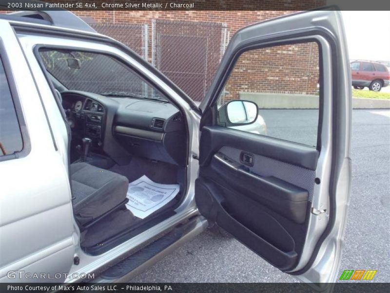 Chrome Silver Metallic / Charcoal 2003 Nissan Pathfinder SE 4x4