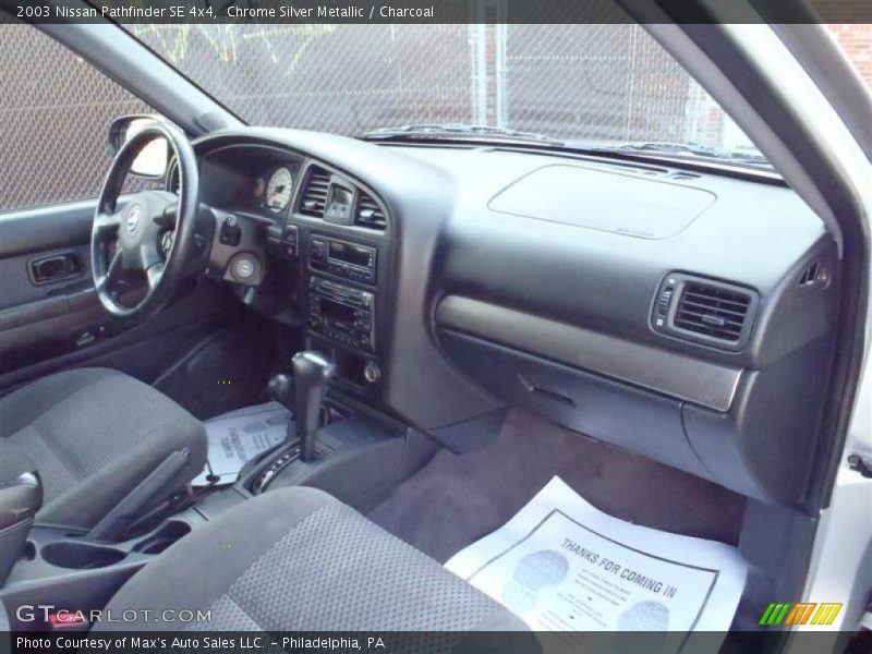 Chrome Silver Metallic / Charcoal 2003 Nissan Pathfinder SE 4x4