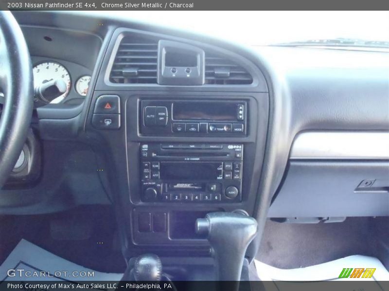 Chrome Silver Metallic / Charcoal 2003 Nissan Pathfinder SE 4x4