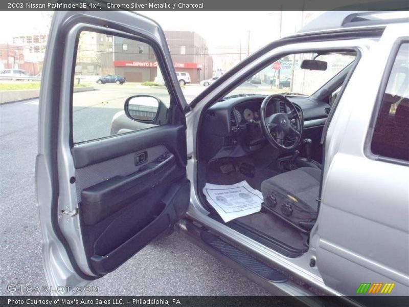 Chrome Silver Metallic / Charcoal 2003 Nissan Pathfinder SE 4x4