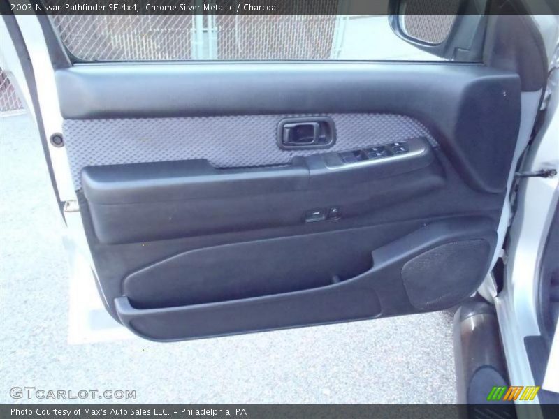 Chrome Silver Metallic / Charcoal 2003 Nissan Pathfinder SE 4x4