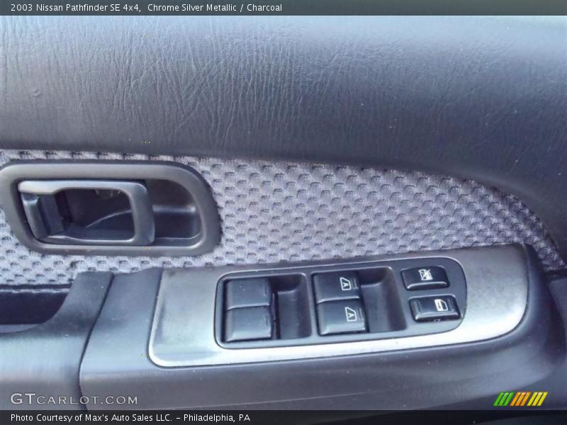 Chrome Silver Metallic / Charcoal 2003 Nissan Pathfinder SE 4x4