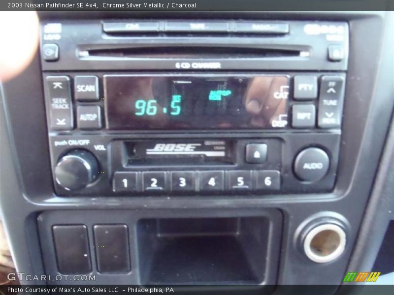 Chrome Silver Metallic / Charcoal 2003 Nissan Pathfinder SE 4x4