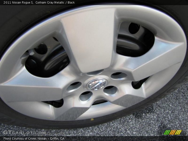 Gotham Gray Metallic / Black 2011 Nissan Rogue S