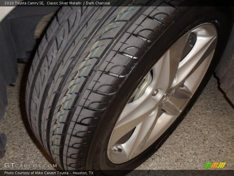 Classic Silver Metallic / Dark Charcoal 2010 Toyota Camry SE
