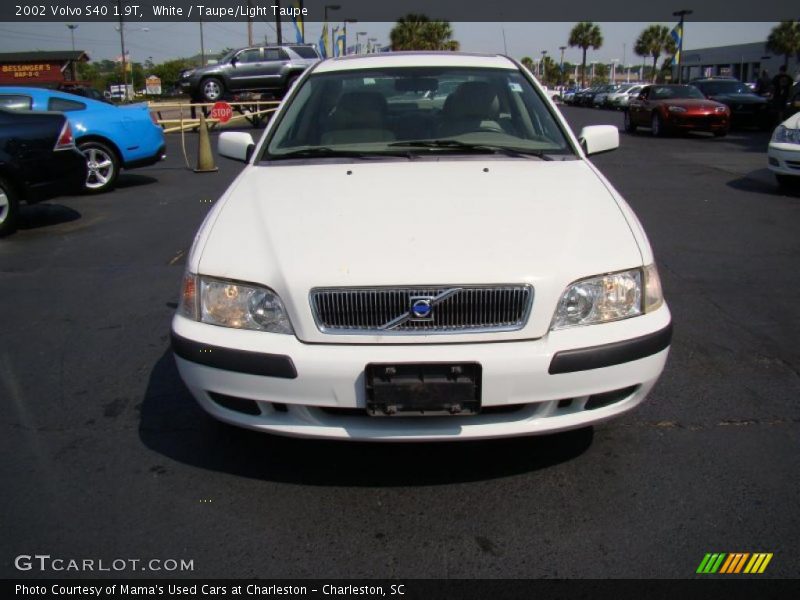 White / Taupe/Light Taupe 2002 Volvo S40 1.9T