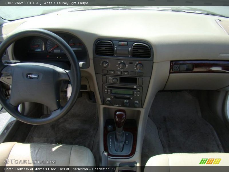 White / Taupe/Light Taupe 2002 Volvo S40 1.9T