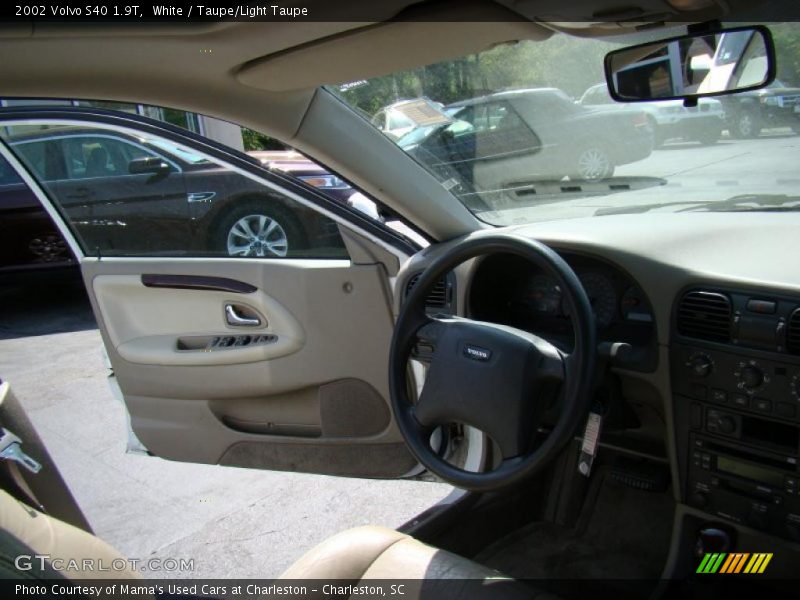 White / Taupe/Light Taupe 2002 Volvo S40 1.9T
