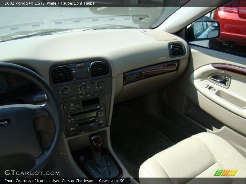 White / Taupe/Light Taupe 2002 Volvo S40 1.9T