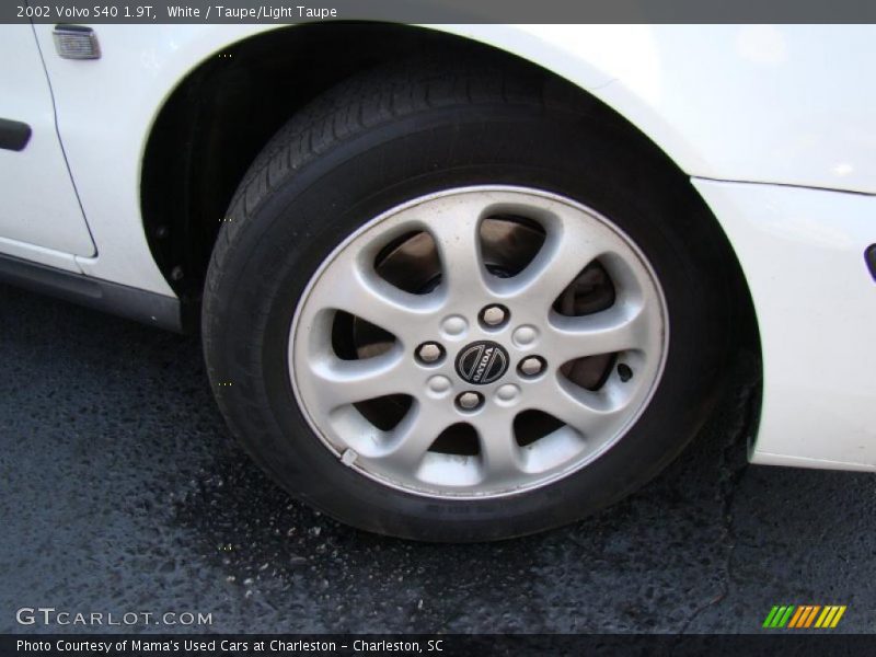 White / Taupe/Light Taupe 2002 Volvo S40 1.9T