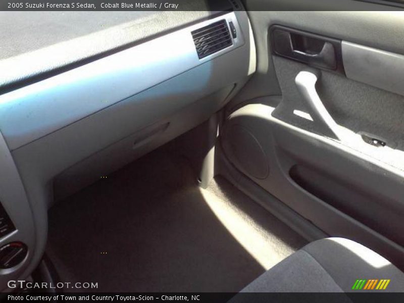 Cobalt Blue Metallic / Gray 2005 Suzuki Forenza S Sedan