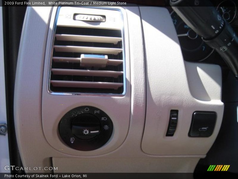 White Platinum Tri-Coat / Medium Light Stone 2009 Ford Flex Limited