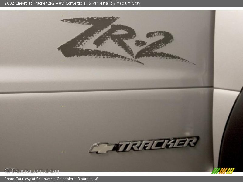  2002 Tracker ZR2 4WD Convertible Logo