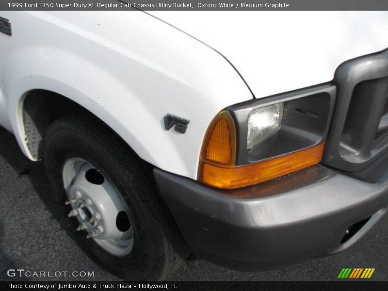 Oxford White / Medium Graphite 1999 Ford F350 Super Duty XL Regular Cab Chassis Utllity Bucket