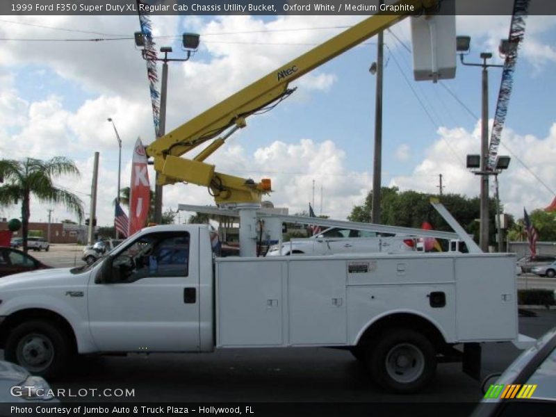  1999 F350 Super Duty XL Regular Cab Chassis Utllity Bucket Oxford White