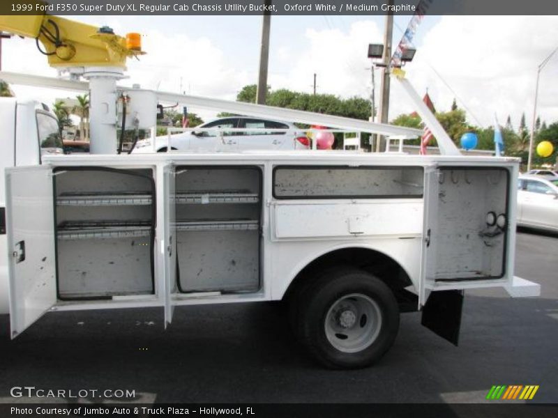 Oxford White / Medium Graphite 1999 Ford F350 Super Duty XL Regular Cab Chassis Utllity Bucket