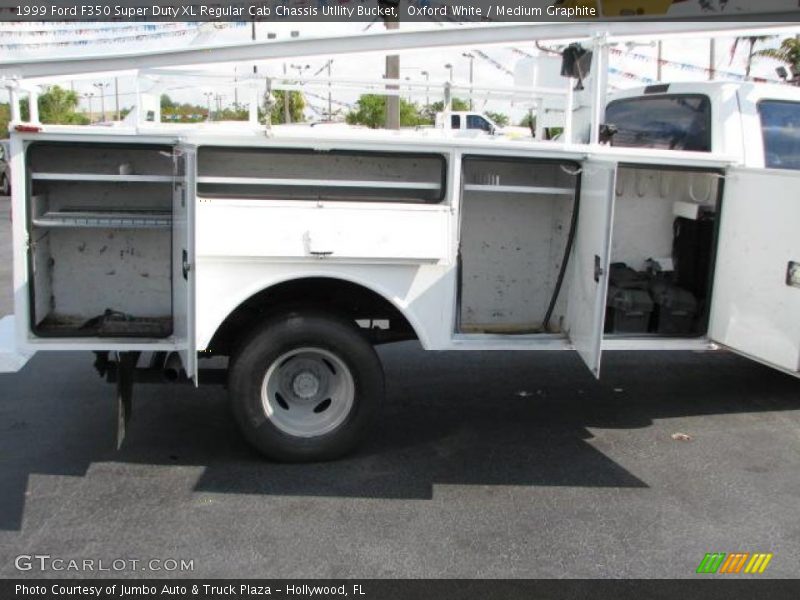 Oxford White / Medium Graphite 1999 Ford F350 Super Duty XL Regular Cab Chassis Utllity Bucket