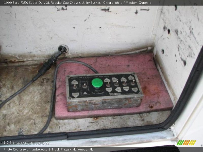 Controls of 1999 F350 Super Duty XL Regular Cab Chassis Utllity Bucket