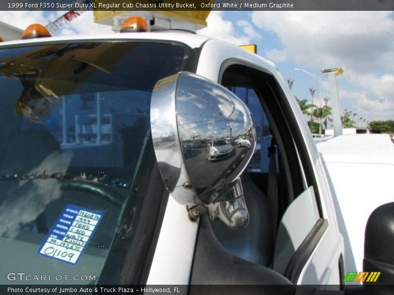 Oxford White / Medium Graphite 1999 Ford F350 Super Duty XL Regular Cab Chassis Utllity Bucket