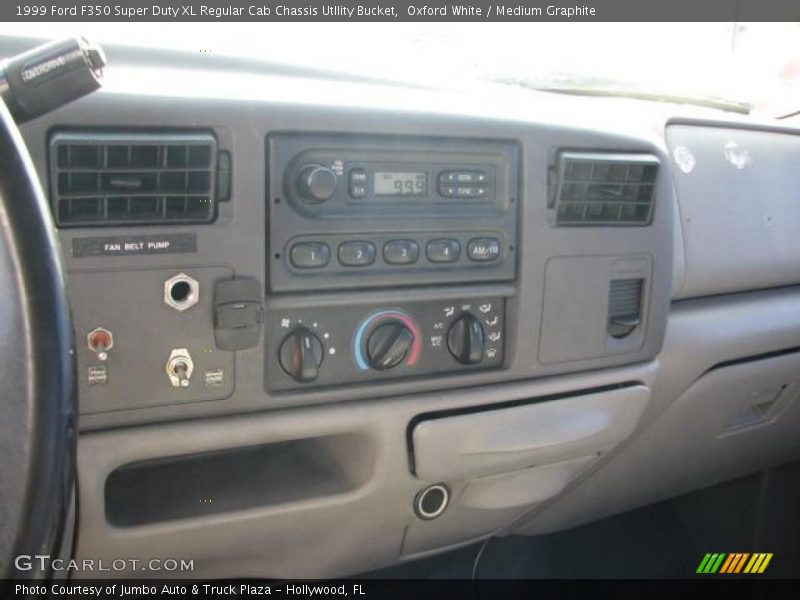 Controls of 1999 F350 Super Duty XL Regular Cab Chassis Utllity Bucket