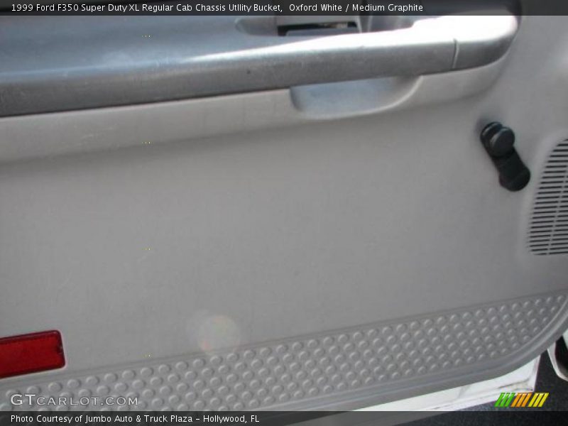 Oxford White / Medium Graphite 1999 Ford F350 Super Duty XL Regular Cab Chassis Utllity Bucket