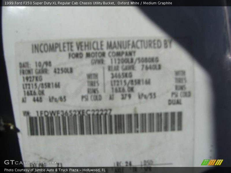 Oxford White / Medium Graphite 1999 Ford F350 Super Duty XL Regular Cab Chassis Utllity Bucket