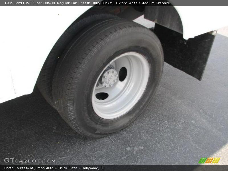 Oxford White / Medium Graphite 1999 Ford F350 Super Duty XL Regular Cab Chassis Utllity Bucket