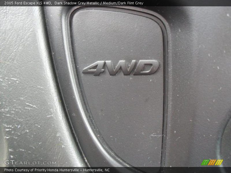 Dark Shadow Grey Metallic / Medium/Dark Flint Grey 2005 Ford Escape XLS 4WD