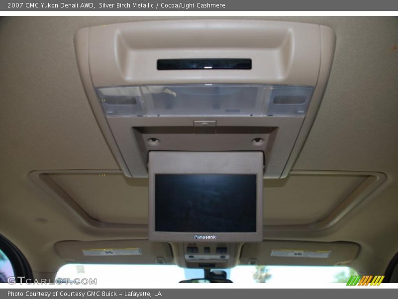 Silver Birch Metallic / Cocoa/Light Cashmere 2007 GMC Yukon Denali AWD