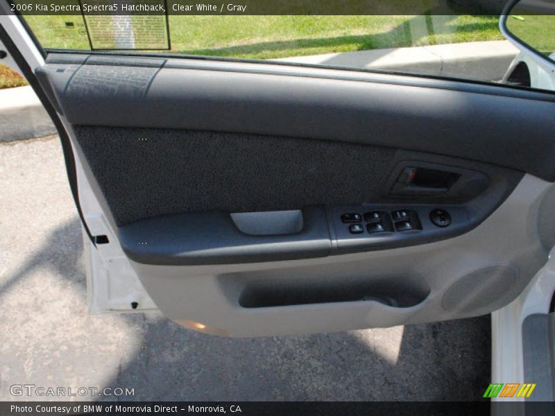 Clear White / Gray 2006 Kia Spectra Spectra5 Hatchback