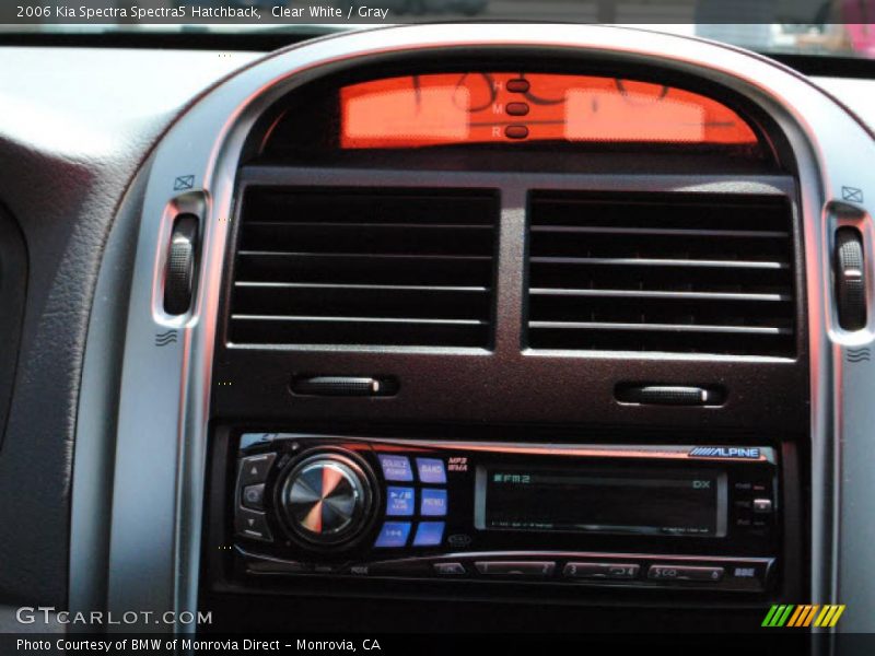 Clear White / Gray 2006 Kia Spectra Spectra5 Hatchback