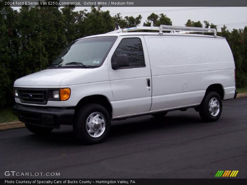 Front 3/4 View of 2004 E Series Van E250 Commercial
