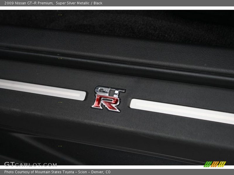  2009 GT-R Premium Logo