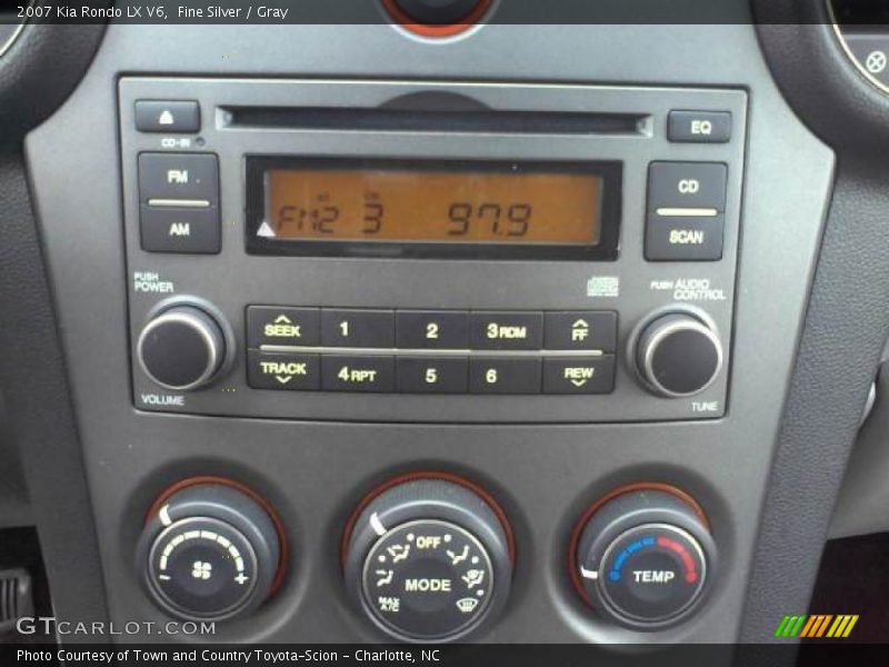 Fine Silver / Gray 2007 Kia Rondo LX V6
